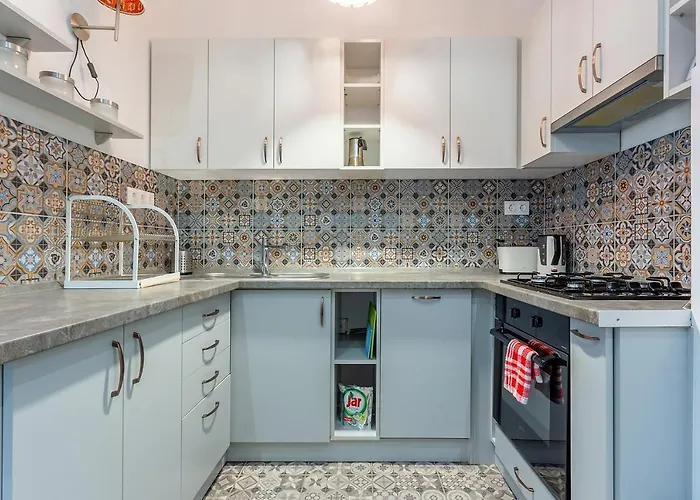 Goldcentral Dob-cozy Place Next To Mazel Tov-two Bedrooms