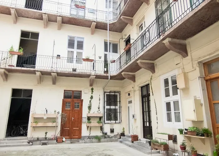Appartement Goldcentral Dob-cozy Place Next To Mazel Tov-two Bedrooms Budapest